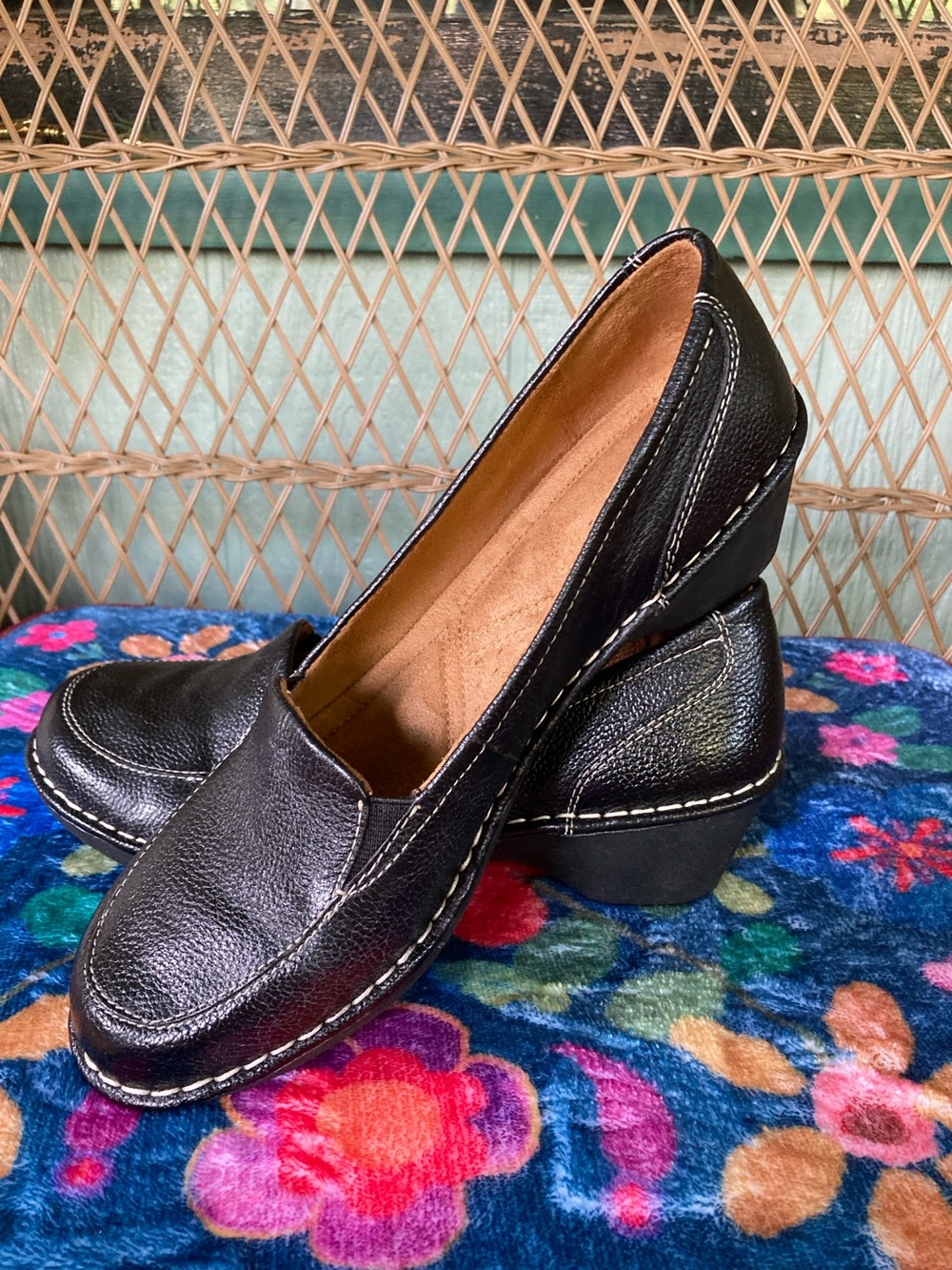 Naturalizer Size 10 Shane slip on black leather wedge heel shoes